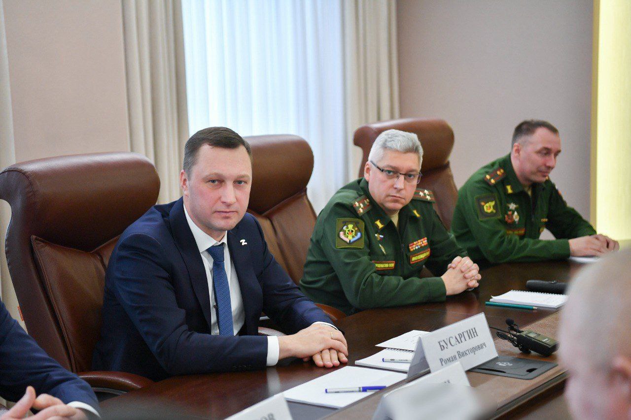 Губернатор Роман Бусаргин встретился с саратовскими военнослужащими