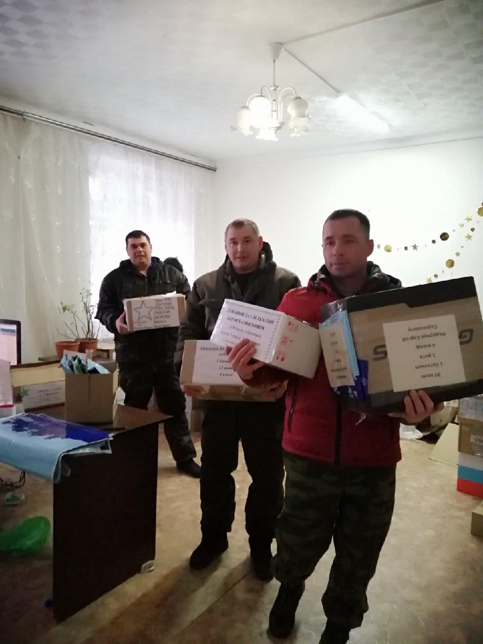 Жители Ершовксого района собрали  четвертую партию гуманитарного груза для солдат и офицеров, находящихся в зоне специальной военной операции.