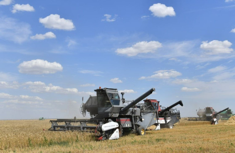 В Саратовской области собрано уже 3 млн тонн зерна..