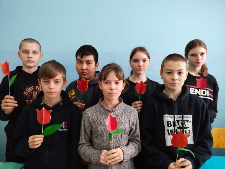 Дети Ершовского района присоединились к Всероссийской акции «Красный тюльпан».
